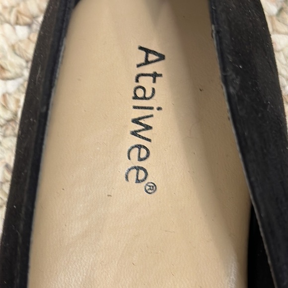 Ataiwee black velvet flats size 10 NWOT - Picture 3 of 8